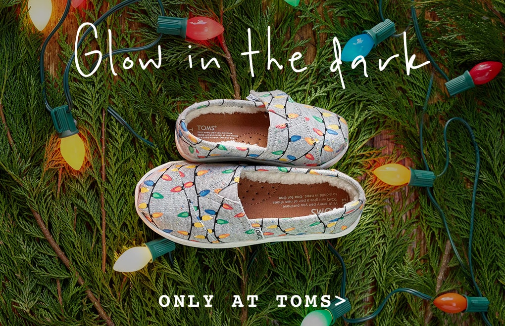 What are gifts that give back | gifts that give back | giving gifts | Christmas gifts | gifts good for the community | eco friendly gifts | gifts that give back to the world | gifts | presents that give back | lifestyle blog | holidays | holiday gifts | gift ideas | charity gifts | Toms | Yoobi | Warby Parker | one for one | BOGO Bowl | Twice as warm | From War to Peace | Soap = Hoap | Smile Squared | Faucet Face |
