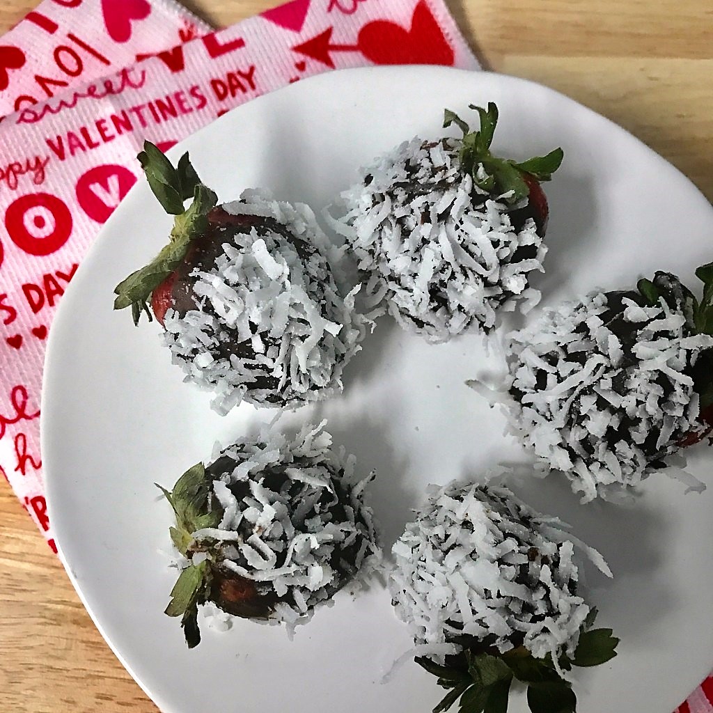 Chocolate Coconut covered strawberries | Chocolate covered strawberries | coconut dessert | valentine's day dessert | sweet treat |