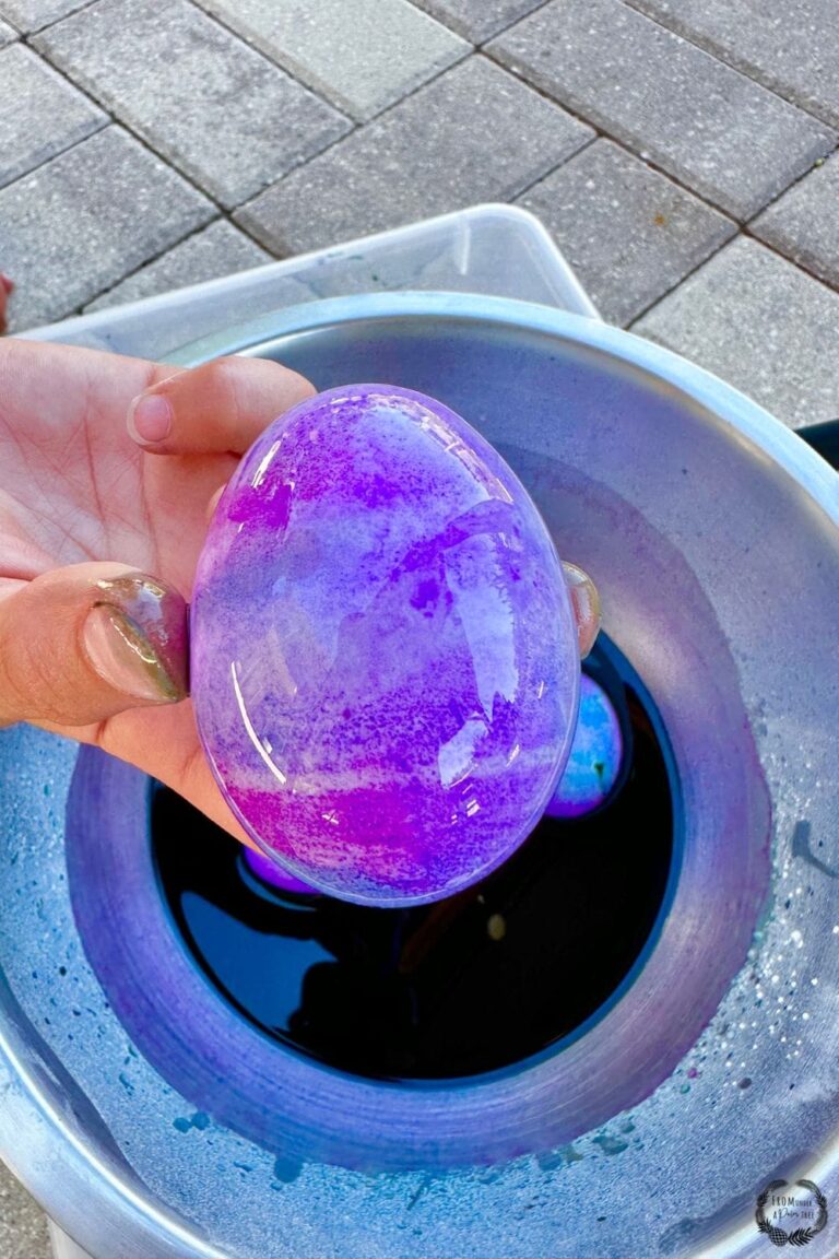 Tie Dye Easter Eggs Using Baking Soda and Vinegar > From Under a Palm Tree